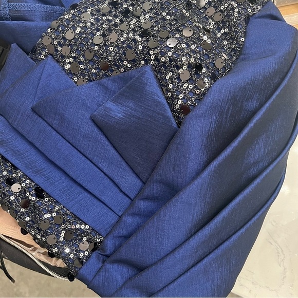 Betsy & Adam Women’s Royal Blue Metallica strapless cocktail dress - Picture 3 of 6